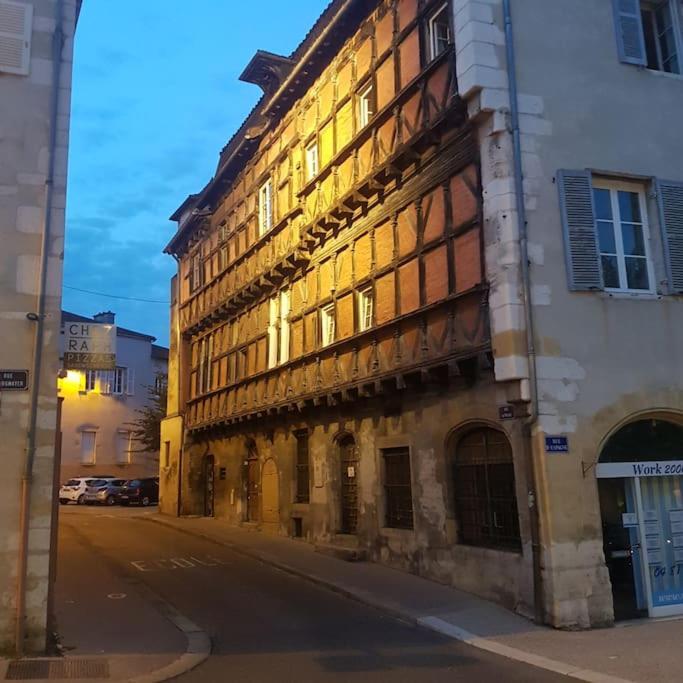 Semi-duplex Ancien Particulier Apartment